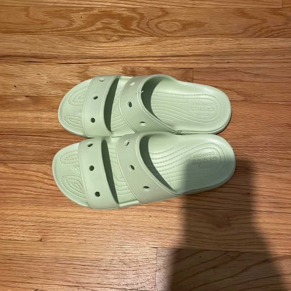 Light Green CROCS Sandal, Women’s 8/ Men’s 6